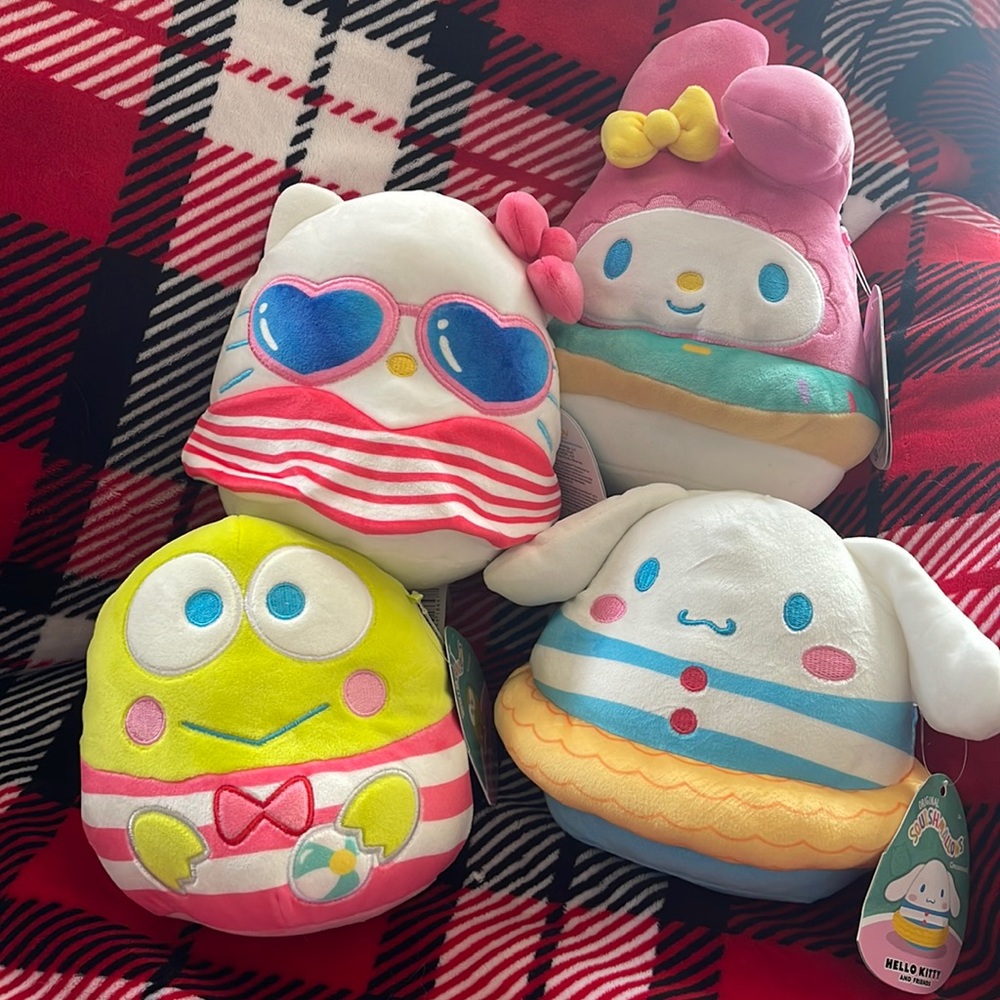 NWT Sanrio Hello Kitty Squishmallows lot of 4